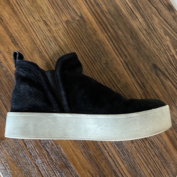 Black velvet steve madden sneakers - Picture 2 of 3